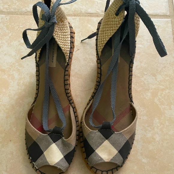 Authentic Burberry wedges EU 39 - Picture 1 of 4